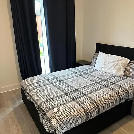 Lush King Ensuite In A Shared Μάντσεστερ