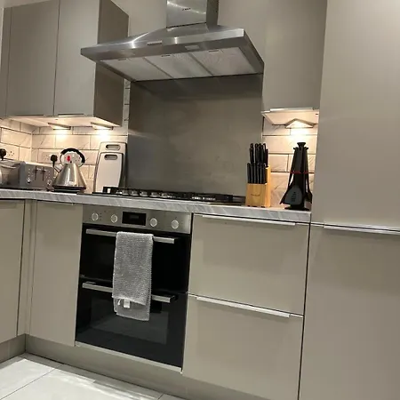 아파트 Lush King Ensuite In A Shared
