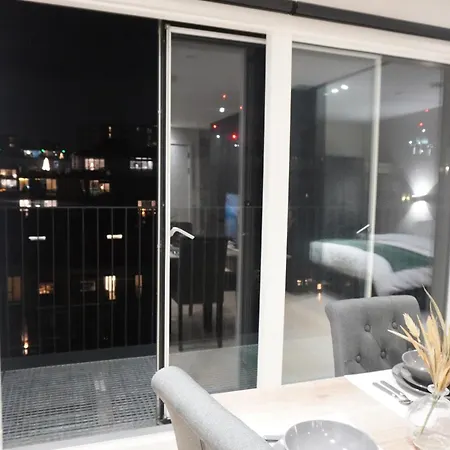 Modern Two Bedroom With Balcony In * Manchester