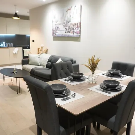 Modern Two Bedroom With Balcony In Apartament