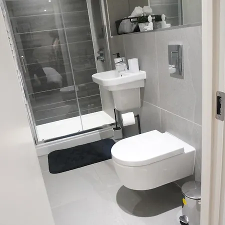 Modern Two Bedroom With Balcony In *
