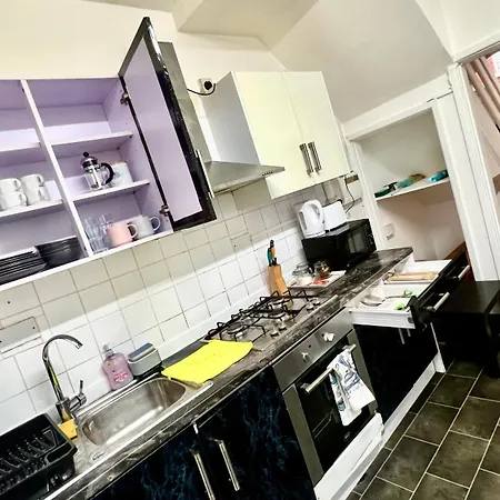 Apartment Manchester Cosy Stay - Fresh New Double Bedroom Sleeps 2 Guests *