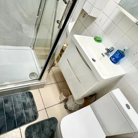 ゲストハウス Manchester City Cosy Stay - Fresh New Master Bedroom Sleeps 3 Guests - 3 Adults マンチェスター