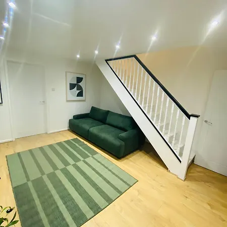 بيت للعطل Live Coop Apartment-entire House With Free Parking And Garden- Etihad Stadium *