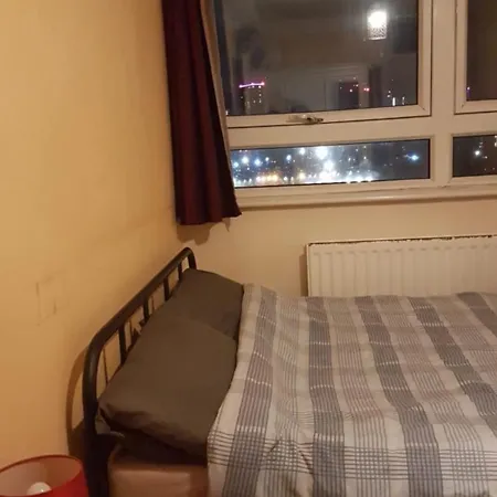 With Private Bathroom Very Close To City Centre Homestay Manchester