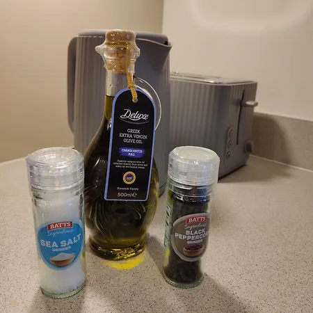 Free Private Parking - City Centre 2 Bedroom Ensuite Near Shopping & Financial Centre, Victoria Station & Ao *