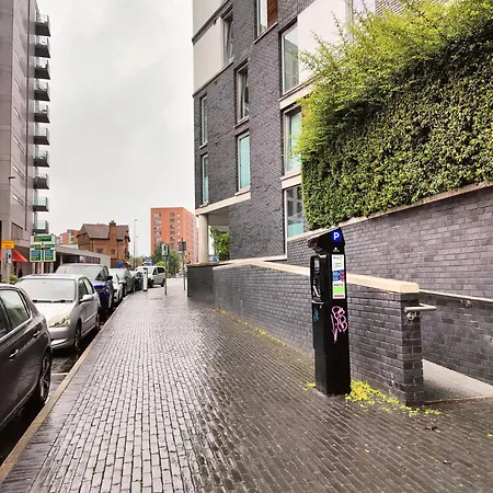 Free Private Parking - City Centre 2 Bedroom Ensuite Near Shopping & Financial Centre, Victoria Station & Ao Apartment