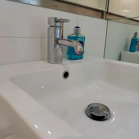 Free Private Parking - City Centre 2 Bedroom Ensuite Near Shopping & Financial Centre, Victoria Station & Ao Apartment