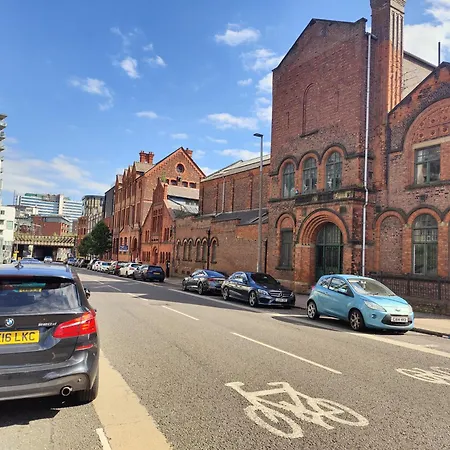 Apartment Free Private Parking - City Centre 2 Bedroom Ensuite Near Shopping & Financial Centre, Victoria Station & Ao *