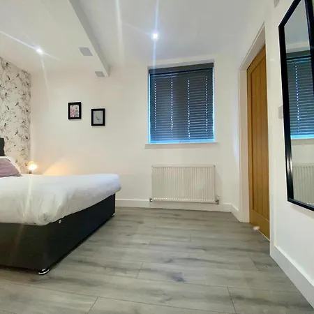 Apartment 4 *