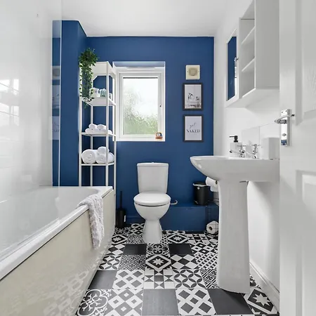 Modern 2 Bed With Driveway Near Coop Live & Etihad Stadium , Sleeps 5 , Self Checkin And Free Parking * Manchester