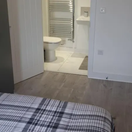 Lush King Ensuite In A Shared מנצ'סטר