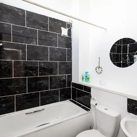 Townhouse In Old Trafford 別荘