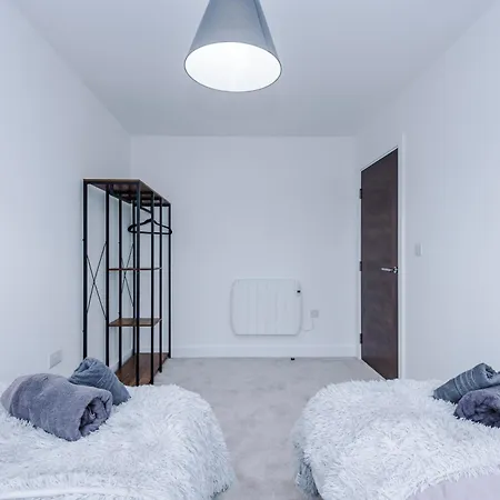 30 Percent Offer On Monthly Near Old Trafford Sleeps 5 *
