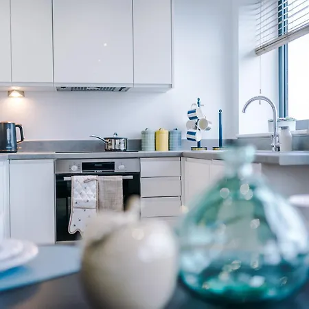 30 Percent Offer On Monthly Near Old Trafford Sleeps 5 *