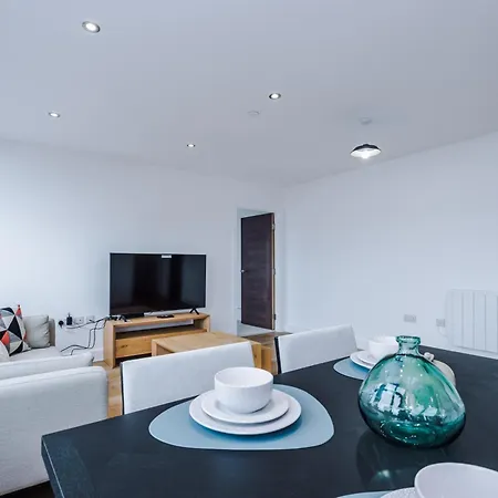 30 Percent Offer On Monthly Near Old Trafford Sleeps 5