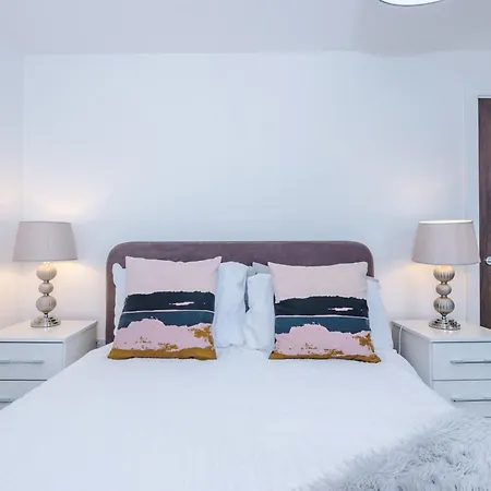30 Percent Offer On Monthly Near Old Trafford Sleeps 5 Апартаменты