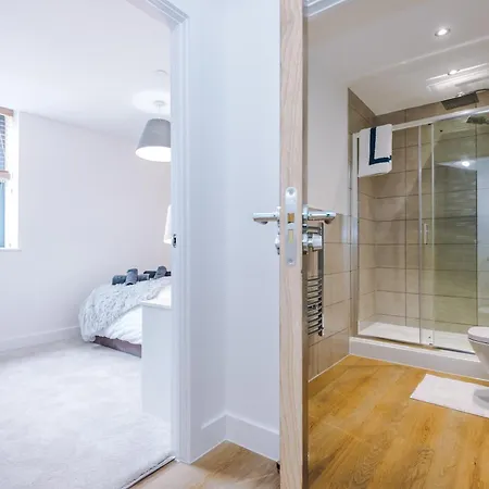 Апартаменты 30 Percent Offer On Monthly Near Old Trafford Sleeps 5 *