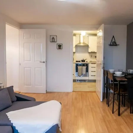 Centre Apartment, Free Parking, Sleeps 6, Smart Tvs, Long Term Disc Apartment Manchester