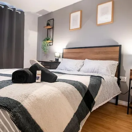 Apartment Centre Apartment, Free Parking, Sleeps 6, Smart Tvs, Long Term Disc