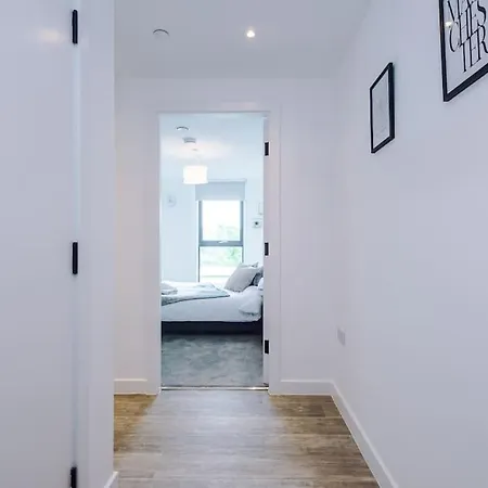 Sleeps 6, Stylish 2 Bedroom In Old Trafford, Balcony, Smart Tvs, Long Term Disc 曼彻斯特