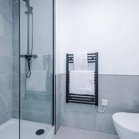 Apartmán Sleeps 6, Stylish 2 Bedroom In Old Trafford, Balcony, Smart Tvs, Long Term Disc Manchester