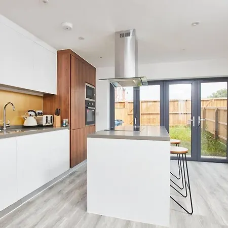 Apartment 5-bed House - Perfect For Groups & Families *