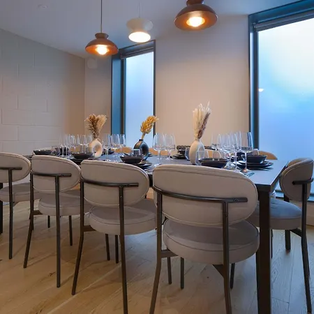 Luxury Townhouse 4br I Roof Terrace I Free Parking *