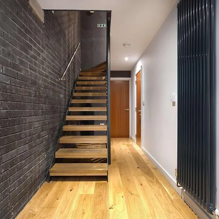 Luxury Townhouse 4br I Roof Terrace I Free Parking *