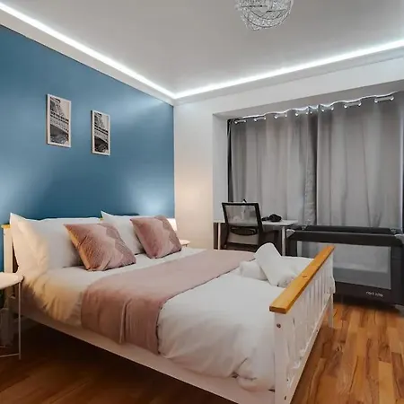 Апартаменты 3-story With Driveway - Heaton Park - Sleeps 9 Манчестер