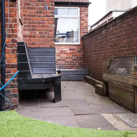 Entire Luxury In Old Trafford, Next To Mufc *