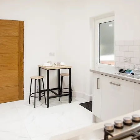 Entire Luxury In Old Trafford, Next To Mufc Feriehus