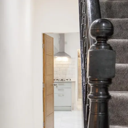 Entire Luxury In Old Trafford, Next To Mufc *