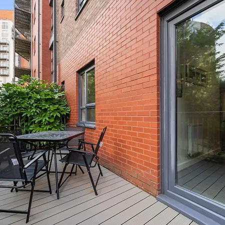 Modern Spacious 2bedroom Great! Location By Etihad Mancity Stadium& Coop Live Arena 아파트 *