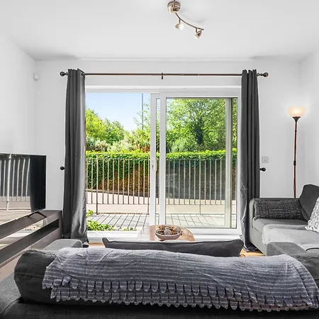 Modern Spacious 2bedroom Great! Location By Etihad Mancity Stadium& Coop Live Arena 아파트 *