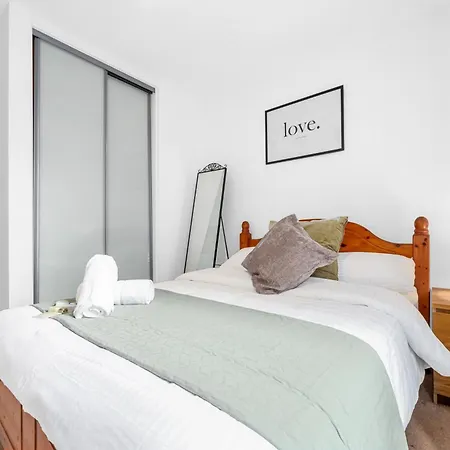 Daire Modern Spacious 2bedroom Great! Location By Etihad Mancity Stadium& Coop Live Arena Manchester