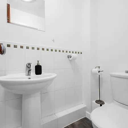 Daire Modern Spacious 2bedroom Great! Location By Etihad Mancity Stadium& Coop Live Arena Manchester