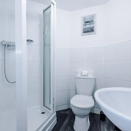 아파트 The Salford Luxe By Parydise - 2-bed City-view Gem - Business-ready, Leisure-friendly