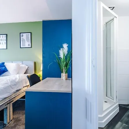 The Salford Luxe By Parydise - 2-bed City-view Gem - Business-ready, Leisure-friendly Apartment Manchester