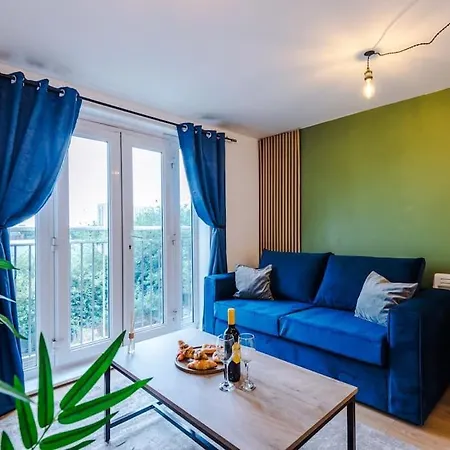 아파트 The Salford Luxe By Parydise - 2-bed City-view Gem - Business-ready, Leisure-friendly 맨체스터