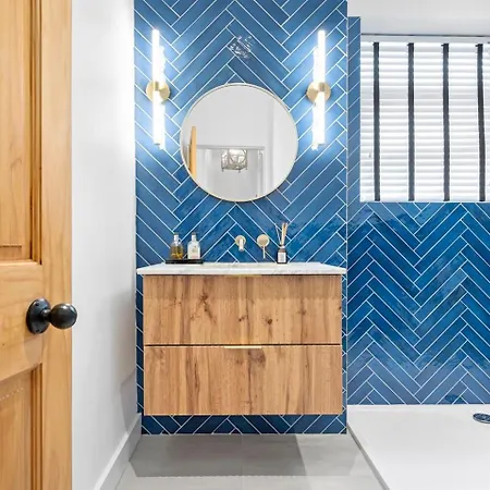 Hébergement de vacances Large & Stylish Townhouse King Beds&free Parking Manchester