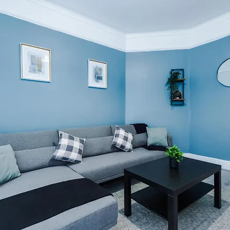 Property With Parking - Close To City Centre By Hass Haus شقة