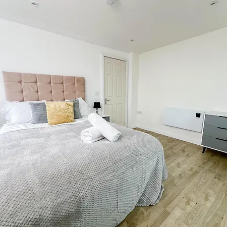 Old Trafford 3br Penthouse! Free Street Parking & Long Accepted! Apartmán Manchester