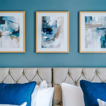 New! Stylish 2-bed In By 53 Degrees Property, Great Location - Sleeps 6! Apartamento *