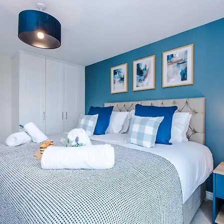 New! Stylish 2-bed In By 53 Degrees Property, Great Location - Sleeps 6! Manchester