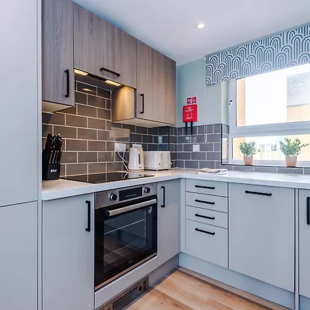 New! Stylish 2-bed In By 53 Degrees Property, Great Location - Sleeps 6! * Manchester