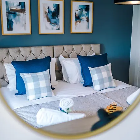 New! Stylish 2-bed In By 53 Degrees Property, Great Location - Sleeps 6! Apartamento