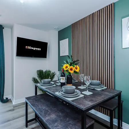 Apartment New! Stylish 2-bed In By 53 Degrees Property, Great Location - Sleeps 6!