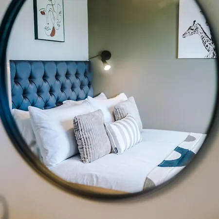 Apartment New! Stylish 2-bed In By 53 Degrees Property, Great Location - Sleeps 6!
