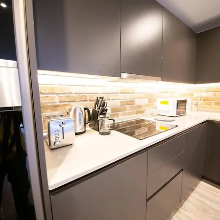 Fabulous 2 Bed In Central *
